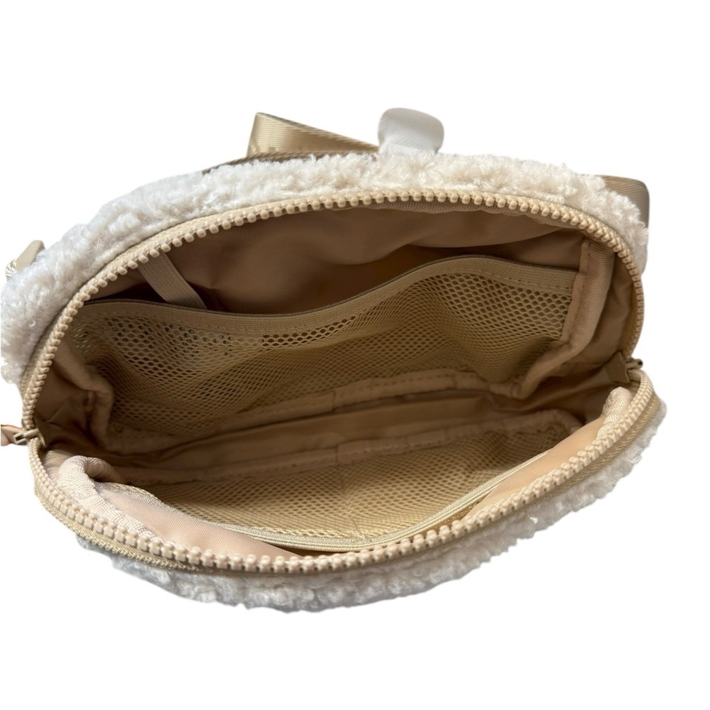Lole Adjustable Crossbody Bag Cream/Gold Sherpa NWOT!  9” X 6” - Picture 3 of 3